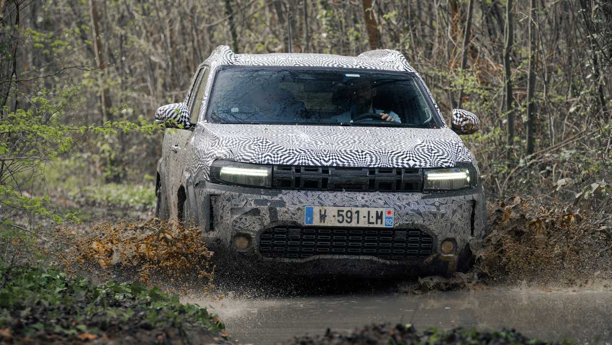 Dacia Duster's utility vehicle design vs the French wilderness Auto